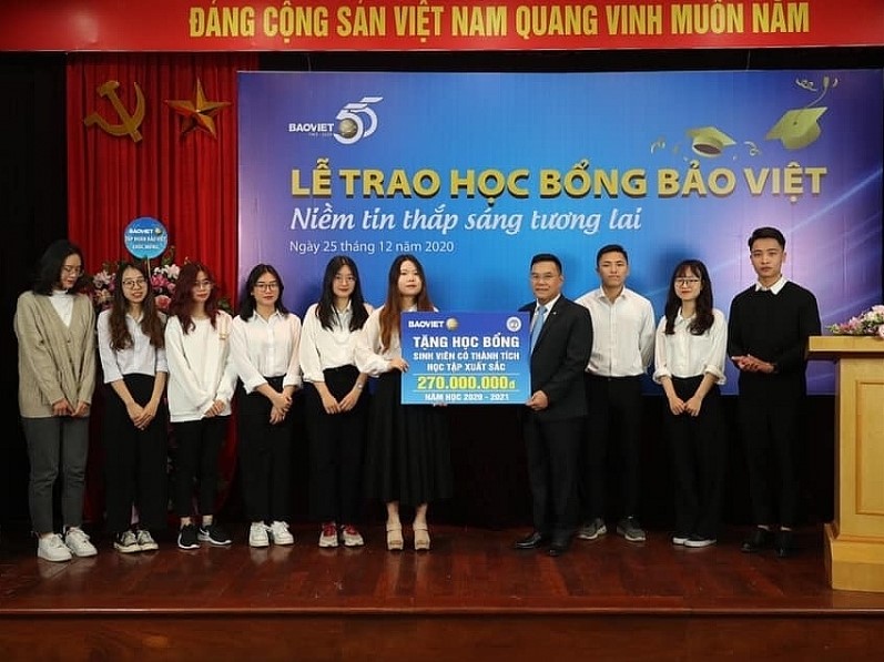 Học bổng “Bảo Việt - niềm tin thắp sáng tương lai” đồng hành cùng sinh viên Đại học Kinh tế Quốc dân